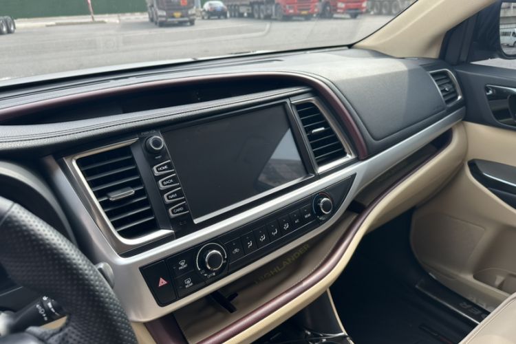 Used Toyota Highlander 2015 2.0T Four-Wheel Drive Elite Edition 7-Seater Audio And AC Panel