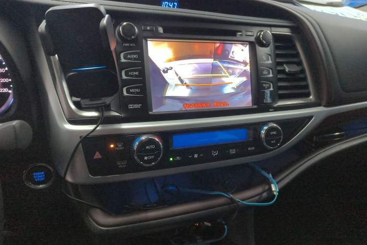 Used Toyota Highlander 2015 2.0T Four-Wheel Drive Ultimate Edition 7-Seater Audio And AC Panel