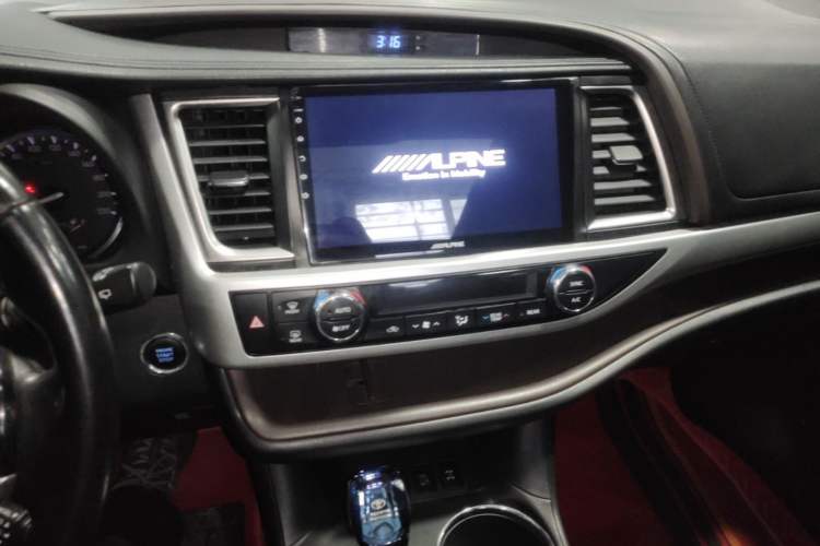Used Toyota Highlander 2015 2.0T Four-Wheel Drive Luxury Edition 7-Seater Audio And AC Panel