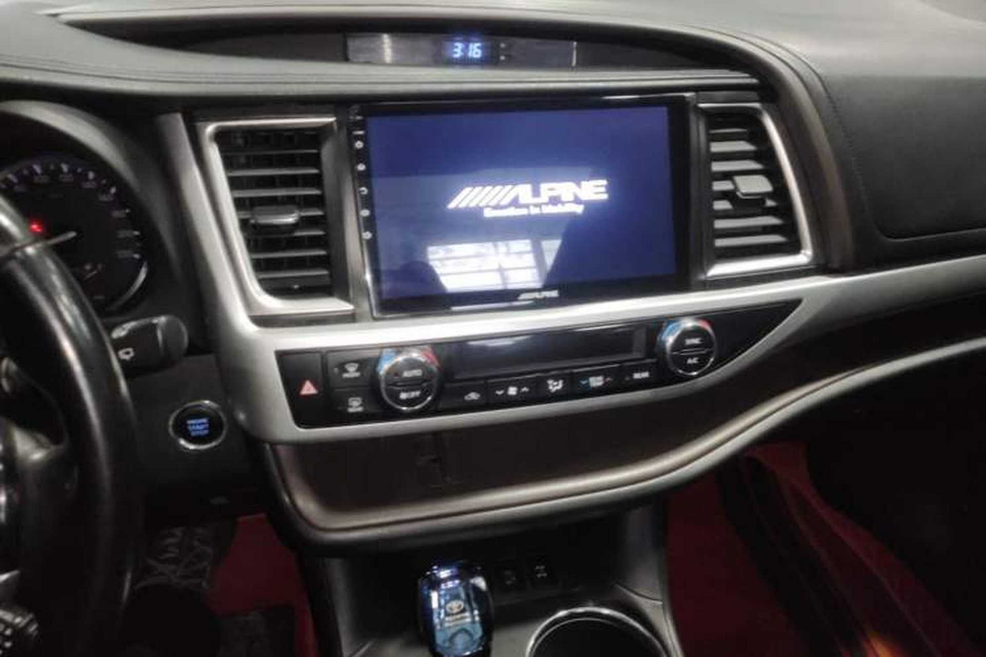 Used Toyota Highlander 2015 2.0T Four-Wheel Drive Luxury Edition 7-Seater Audio And AC Panel