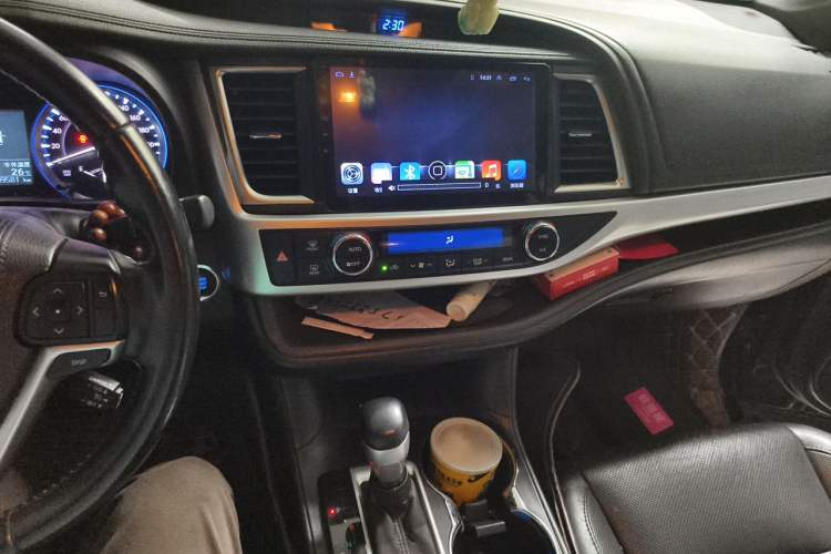 Used Toyota Highlander 2015 2.0T Two-Wheel Drive Luxury Edition 7 Seats Audio And AC Panel