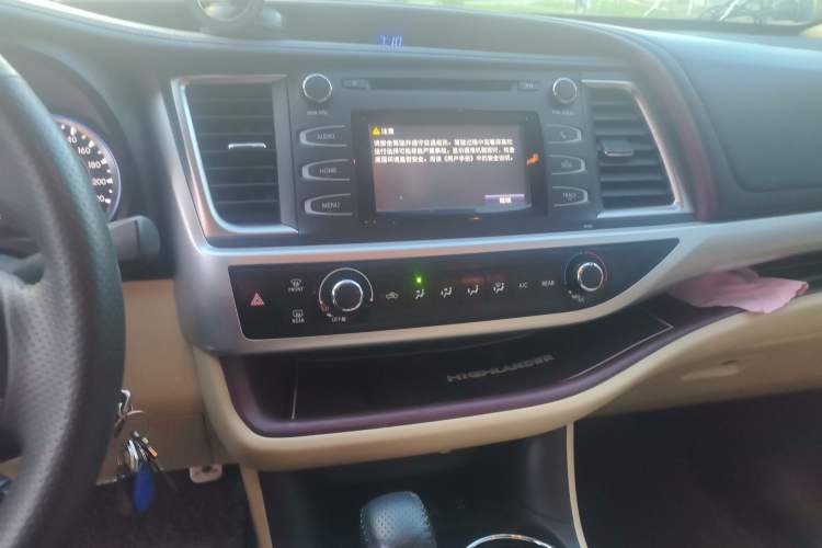 Used Toyota Highlander 2015 2.0T Four-Wheel Drive Elite Edition 7-Seater Audio And AC Panel