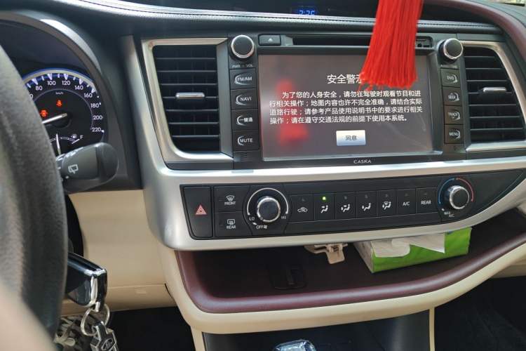 Used Toyota Highlander 2015 2.0T Two-Wheel Drive Elite Edition 5 Seats Audio And AC Panel