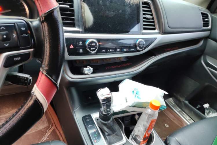 Used Toyota Highlander 2015 2.0T Four-Wheel Drive Luxury Edition 7-Seater Audio And AC Panel