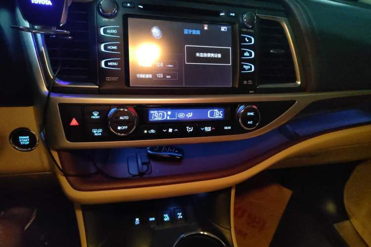Used Toyota Highlander 2015 2.0T Four-Wheel Drive Ultimate Edition 7-Seater Audio And AC Panel
