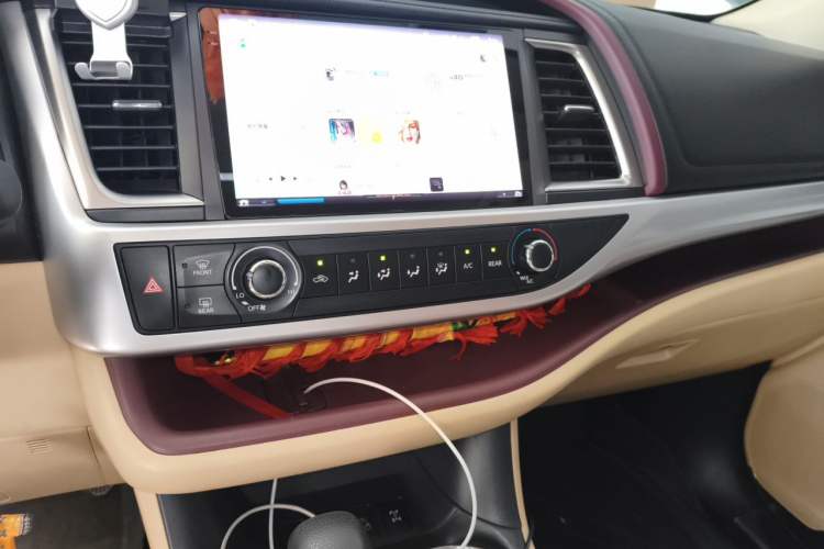 Used Toyota Highlander 2015 3.5L 4x4 Elite Edition 7-Seater Audio And AC Panel