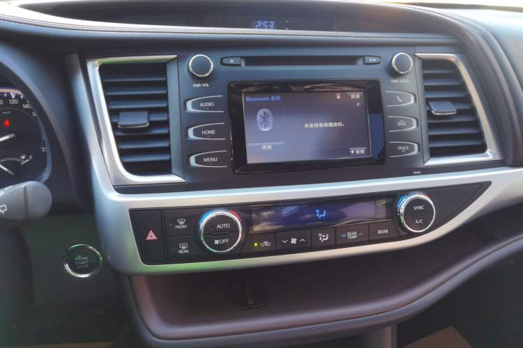 Used Toyota Highlander 2015 2.0T Four-Wheel Drive Luxury Edition 7-Seater Audio And AC Panel