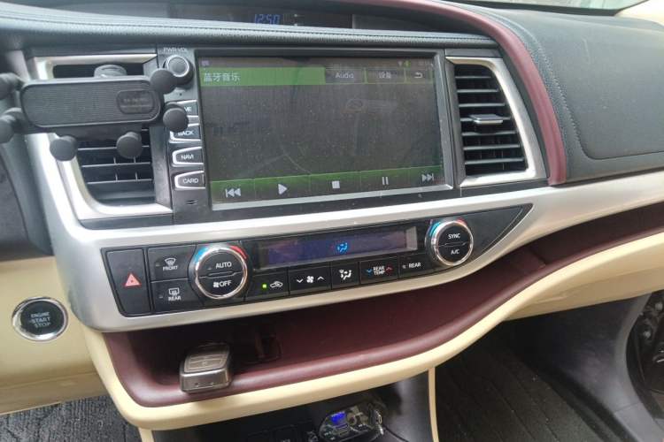 Used Toyota Highlander 2015 2.0T Four-Wheel Drive Luxury Edition 7-Seater Audio And AC Panel