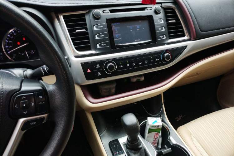 Used Toyota Highlander 2015 2.0T Four-Wheel Drive Elite Edition 7-Seater Audio And AC Panel