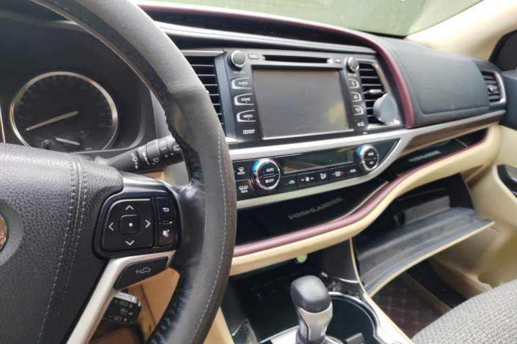 Used Toyota Highlander 2015 2.0T Four-Wheel Drive Ultimate Edition 7-Seater Audio And AC Panel