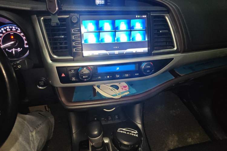 Used Toyota Highlander 2015 2.0T Four-Wheel Drive Luxury Edition 7-Seater Audio And AC Panel