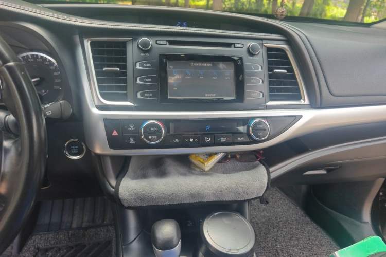 Used Toyota Highlander 2015 2.0T Four-Wheel Drive Luxury Edition 7-Seater Audio And AC Panel
