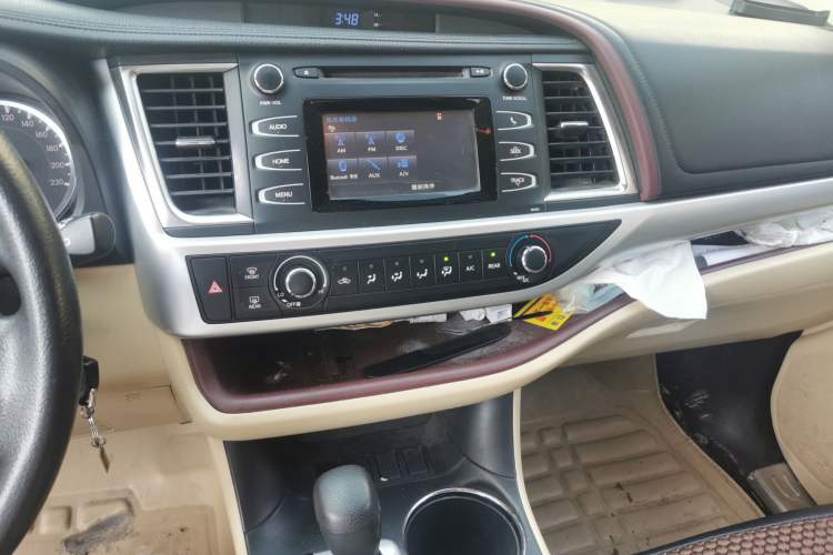 Used Toyota Highlander 2015 2.0T Two-Wheel Drive Elite Edition 7 Seats Audio And AC Panel