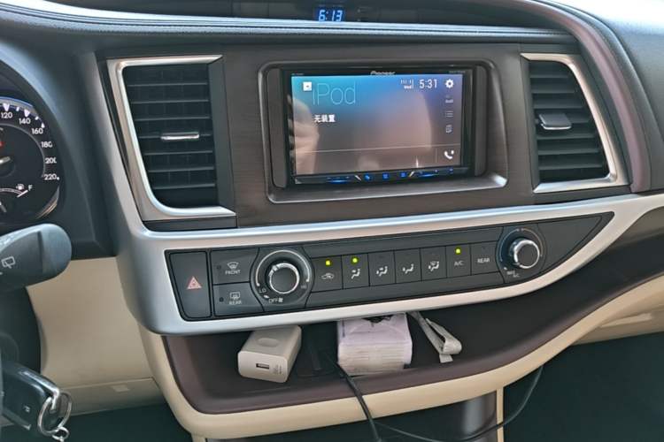 Used Toyota Highlander 2015 3.5L 4x4 Elite Edition 7-Seater Audio And AC Panel