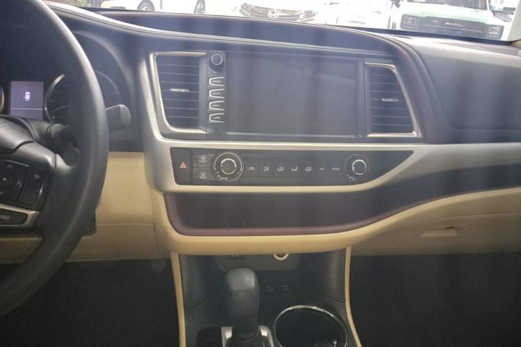 Used Toyota Highlander 2015 2.0T Four-Wheel Drive Elite Edition 7-Seater Audio And AC Panel