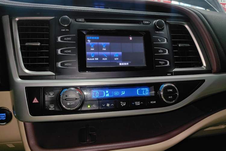 Used Toyota Highlander 2015 2.0T Four-Wheel Drive Luxury Edition 7-Seater Audio And AC Panel