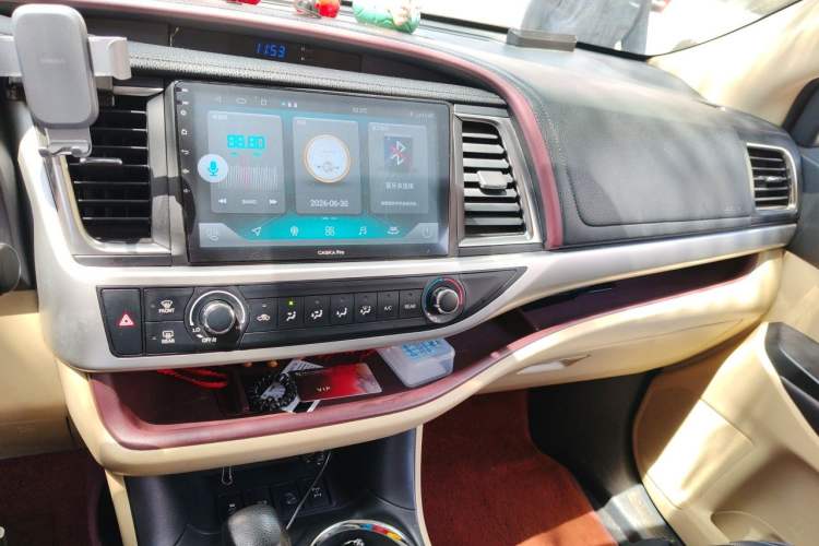 Used Toyota Highlander 2015 2.0T Four-Wheel Drive Elite Edition 7-Seater Audio And AC Panel