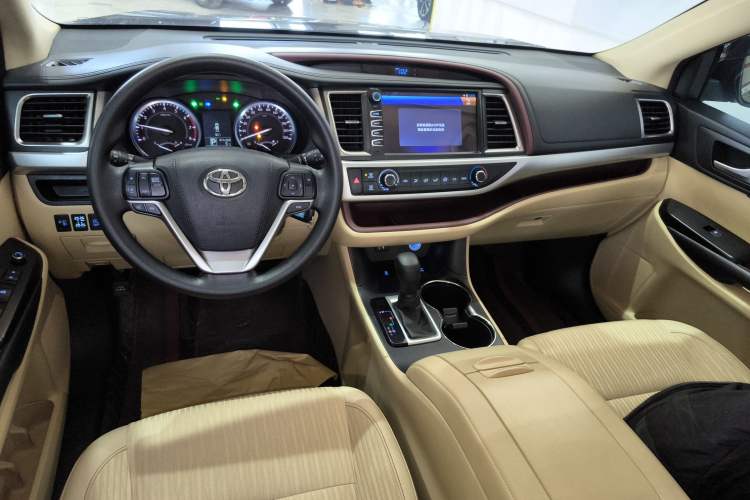 Used Toyota Highlander 2015 2.0T Four-Wheel Drive Elite Edition 7-Seater Audio And AC Panel