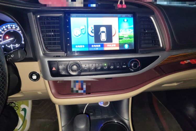 Used Toyota Highlander 2015 2.0T Two-Wheel Drive Elite Edition 7 Seats Audio And AC Panel
