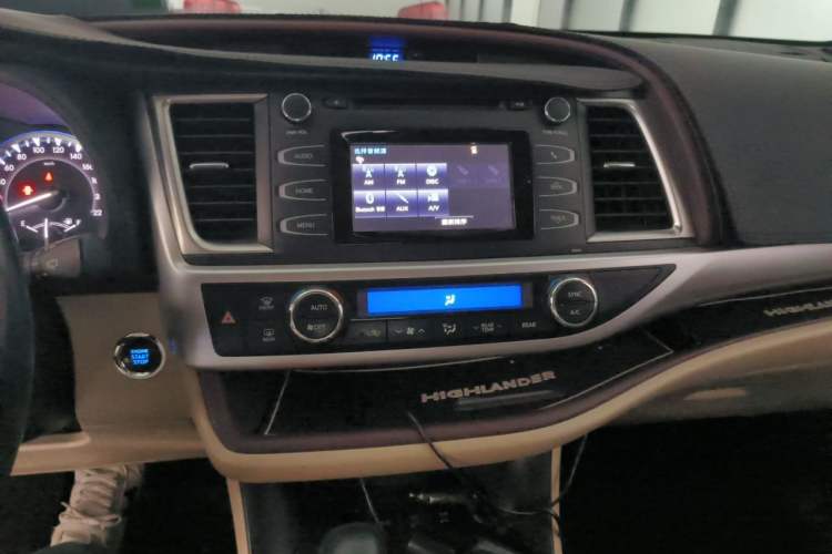 Used Toyota Highlander 2015 2.0T Four-Wheel Drive Luxury Edition 7-Seater Audio And AC Panel