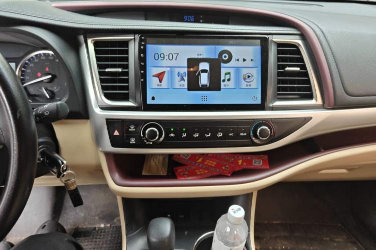 Used Toyota Highlander 2015 2.0T Two-Wheel Drive Elite Edition 7 Seats Audio And AC Panel