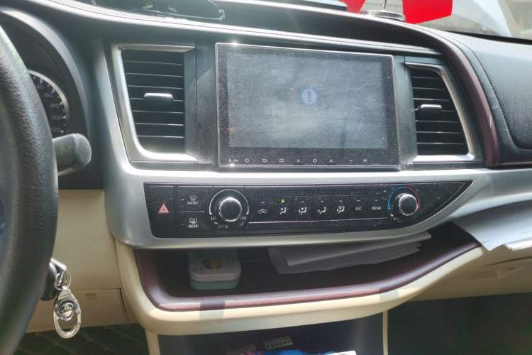 Used Toyota Highlander 2015 2.0T Two-Wheel Drive Elite Edition 5 Seats Audio And AC Panel