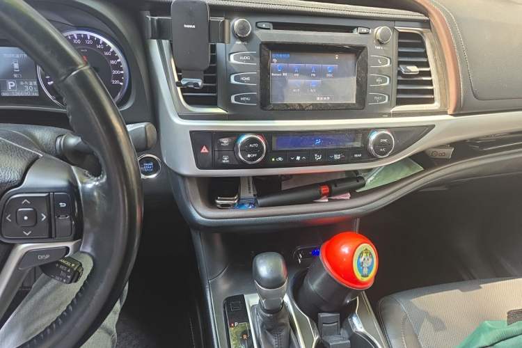 Used Toyota Highlander 2015 2.0T Four-Wheel Drive Luxury Edition 7-Seater Audio And AC Panel