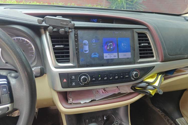 Used Toyota Highlander 2015 2.0T Four-Wheel Drive Elite Edition 7-Seater Audio And AC Panel