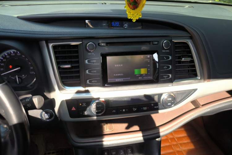 Used Toyota Highlander 2015 2.0T Four-Wheel Drive Luxury Edition 7-Seater Audio And AC Panel