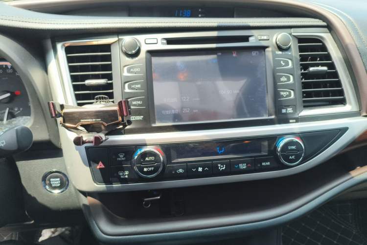 Used Toyota Highlander 2015 2.0T Four-Wheel Drive Ultimate Edition 7-Seater Audio And AC Panel