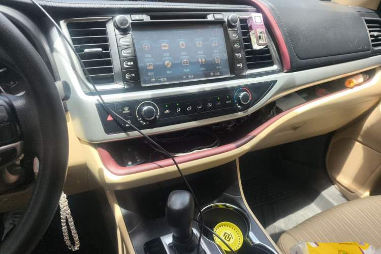 Used Toyota Highlander 2015 2.0T Two-Wheel Drive Elite Edition 7 Seats Audio And AC Panel