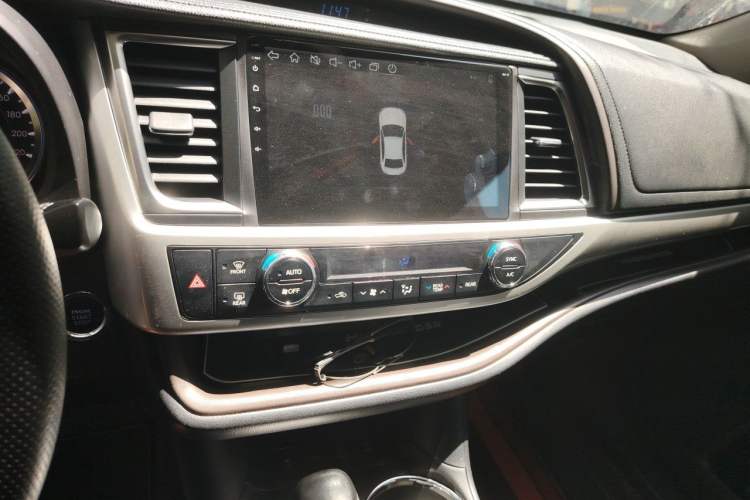 Used Toyota Highlander 2015 2.0T Four-Wheel Drive Luxury Edition 7-Seater Audio And AC Panel