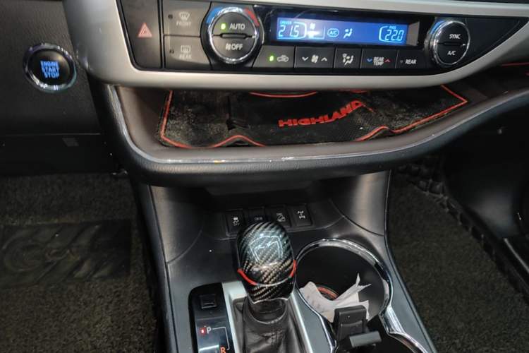 Used Toyota Highlander 2015 2.0T Four-Wheel Drive Luxury Edition 7-Seater Audio And AC Panel