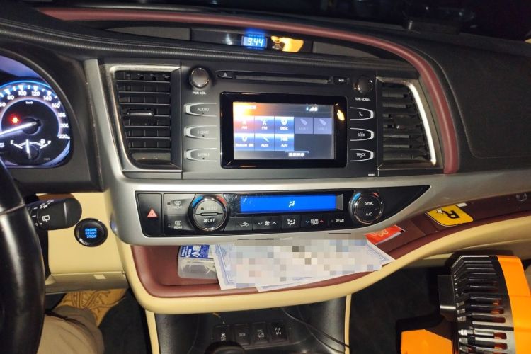 Used Toyota Highlander 2015 2.0T Four-Wheel Drive Luxury Edition 7-Seater Audio And AC Panel