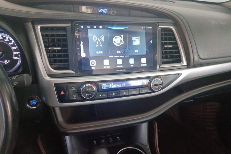 Used Toyota Highlander 2015 2.0T Four-Wheel Drive Luxury Edition 7-Seater Audio And AC Panel