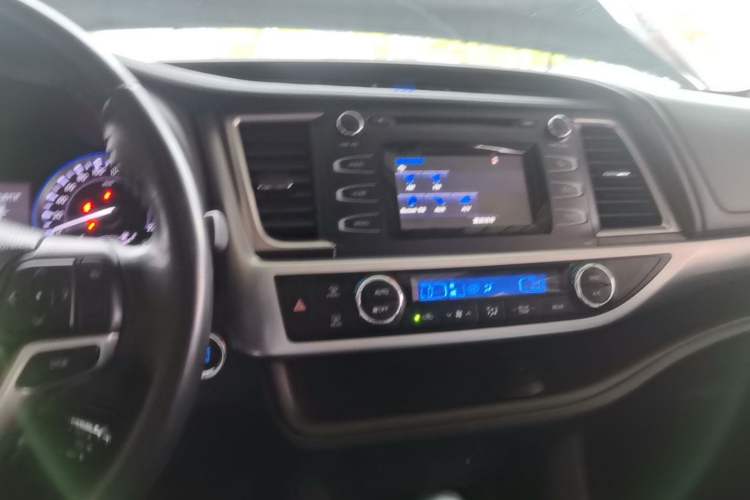 Used Toyota Highlander 2015 2.0T Four-Wheel Drive Luxury Edition 7-Seater Audio And AC Panel