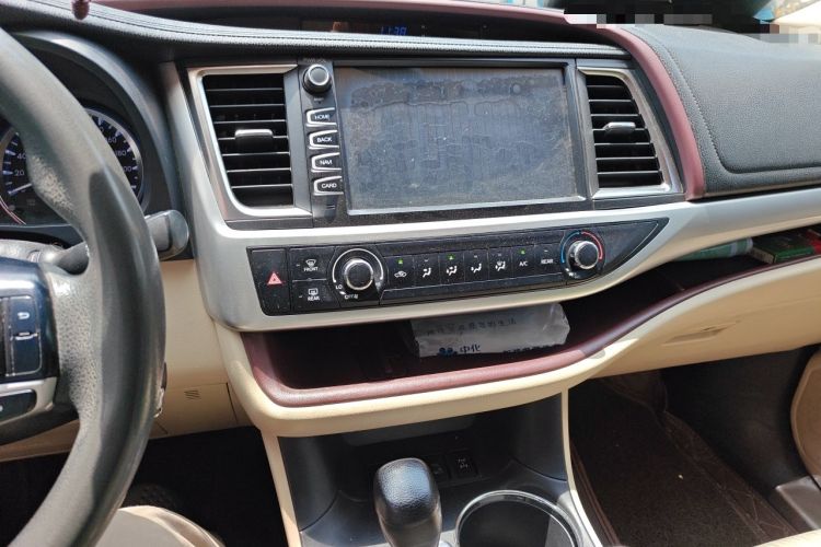 Used Toyota Highlander 2015 2.0T Four-Wheel Drive Elite Edition 7-Seater Audio And AC Panel