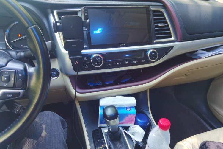 Used Toyota Highlander 2015 2.0T Two-Wheel Drive Luxury Edition 7 Seats Audio And AC Panel