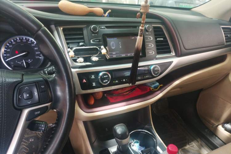 Used Toyota Highlander 2015 2.0T Four-Wheel Drive Luxury Edition 7-Seater Audio And AC Panel