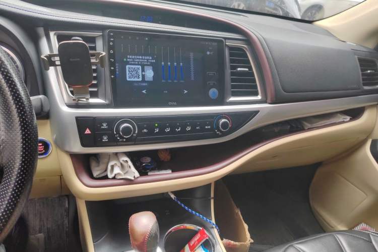 Used Toyota Highlander 2015 2.0T Four-Wheel Drive Elite Edition 7-Seater Audio And AC Panel