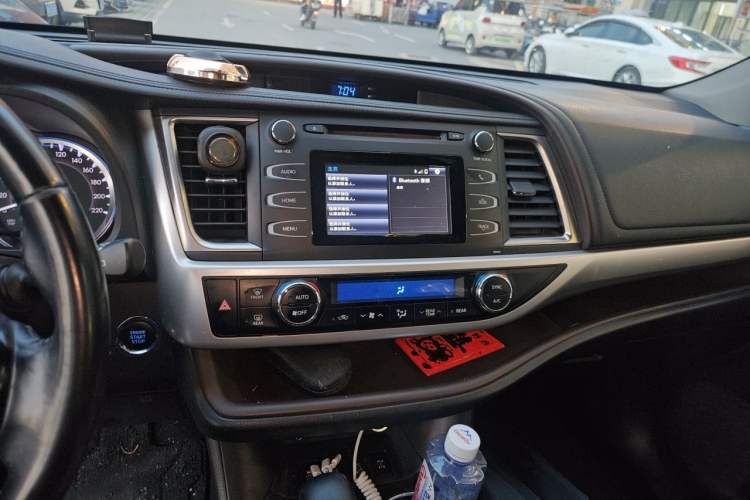 Used Toyota Highlander 2015 2.0T Four-Wheel Drive Luxury Edition 7-Seater Audio And AC Panel