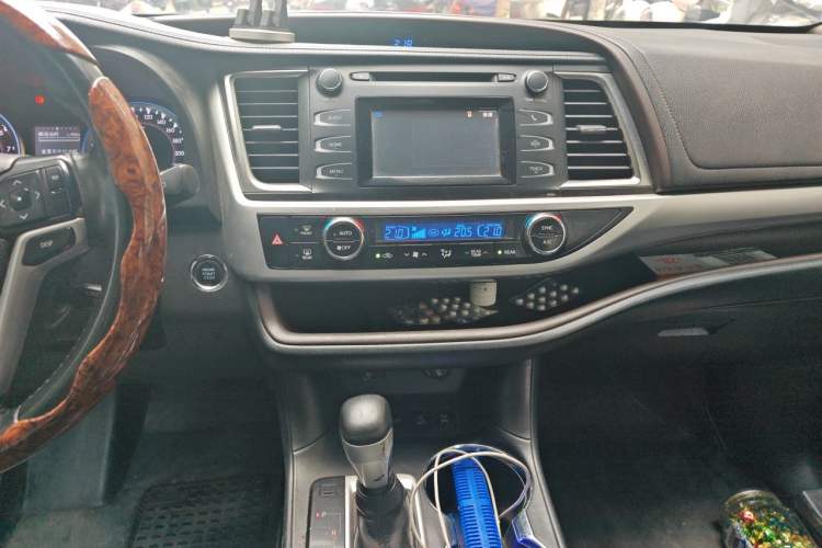 Used Toyota Highlander 2015 2.0T Four-Wheel Drive Luxury Edition 7-Seater Audio And AC Panel
