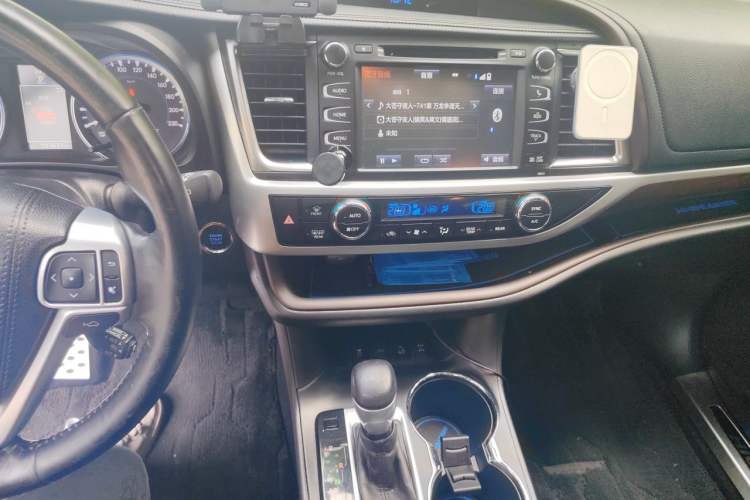 Used Toyota Highlander 2015 2.0T Four-Wheel Drive Ultimate Edition 7-Seater Audio And AC Panel