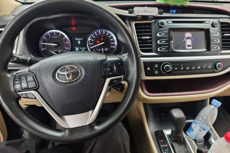 Used Toyota Highlander 2015 2.0T Two-Wheel Drive Elite Edition 7 Seats Audio And AC Panel