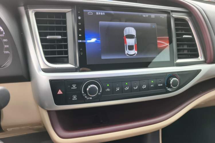 Used Toyota Highlander 2015 2.0T Two-Wheel Drive Elite Edition 7 Seats Audio And AC Panel