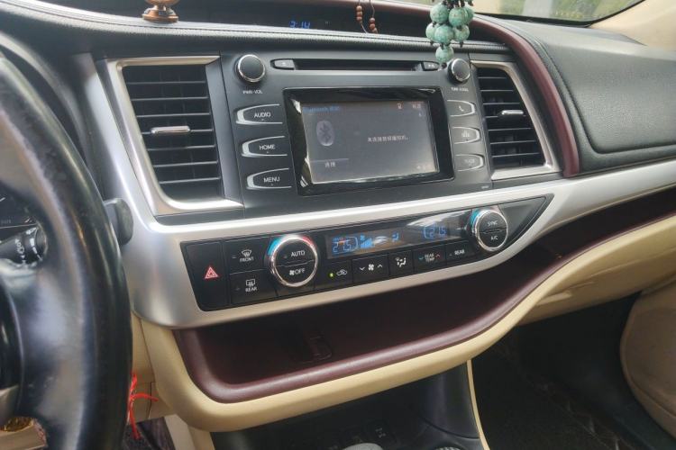Used Toyota Highlander 2015 2.0T Four-Wheel Drive Luxury Edition 7-Seater Audio And AC Panel