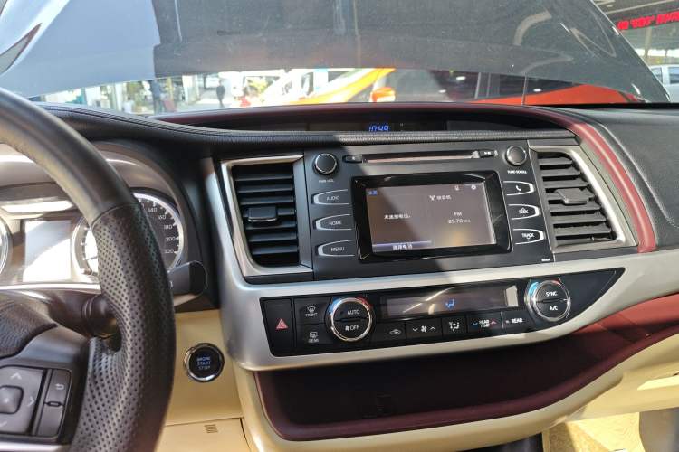 Used Toyota Highlander 2015 2.0T Four-Wheel Drive Luxury Edition 7-Seater Audio And AC Panel