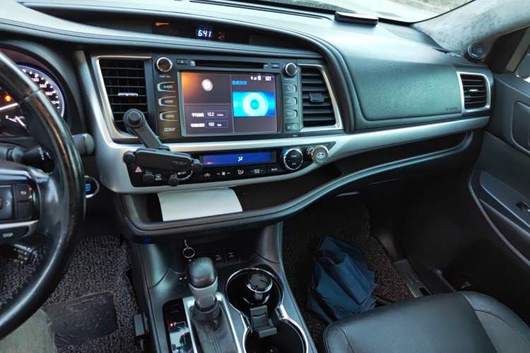 Used Toyota Highlander 2015 2.0T Four-Wheel Drive Luxury Edition 7-Seater Audio And AC Panel