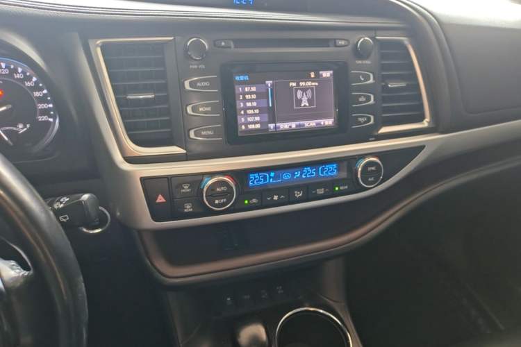 Used Toyota Highlander 2015 2.0T Four-Wheel Drive Luxury Edition 7-Seater Audio And AC Panel