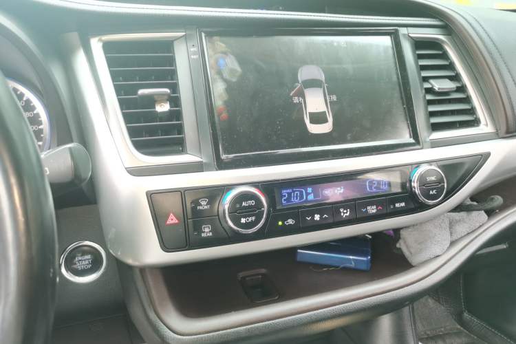 Used Toyota Highlander 2015 2.0T Two-Wheel Drive Luxury Edition 7 Seats Audio And AC Panel